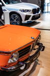 IAA 2021: BMW 1602 Elektro vor dem BMW iX5 Hydrogen