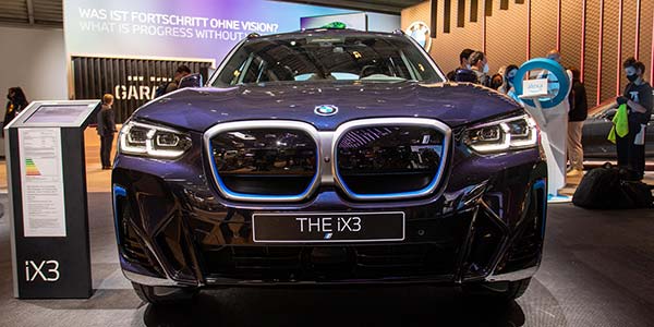 IAA Mobility 2021: der neue, geliftete BMW iX3