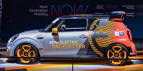 MINI Electric Safety Car 2021