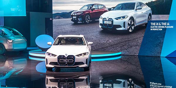 BMW Messestand auf dem Summit der IAA Mobility 2021