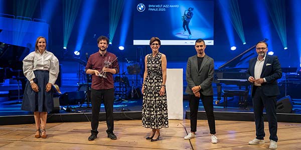 BMW Welt Jazz Award 2020: (v.l.n.r.) Tatjana Bister, Leiterin internationales Erlebnis- und Auslieferungszentrums der BMW Group; Peter Gall, Musiker; Ilka Horstmeier; Adam Ba?dych, Musiker und Anton Biebl, Kulturreferent der Landeshauptstadt München.