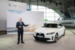 101. ordentliche Hauptversammlung der BMW AG am 12. Mai 2021 in München (virtuelle HV). Dr. Nicolas Peter, Mitglied des Vorstands der BMW AG, Finanzen, mit dem BMW i4.
