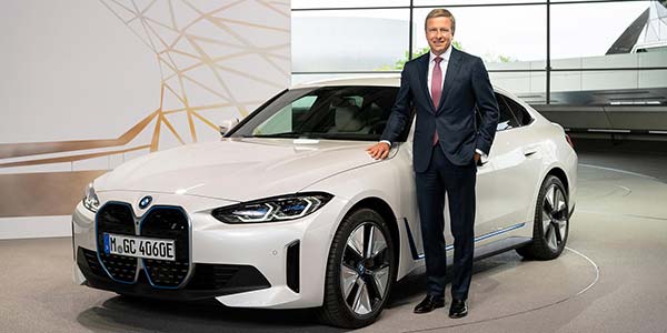 101. ordentliche Hauptversammlung der BMW AG am 12. Mai 2021 in München (virtuelle HV). Oliver Zipse, Vorsitzender des Vorstands der BMW AG, mit dem BMW i4.