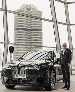 Übergabe des einmillionsten elektrifizierten Fahrzeugs der BMW Group am 06.12.2021 in der BMW Welt in München.