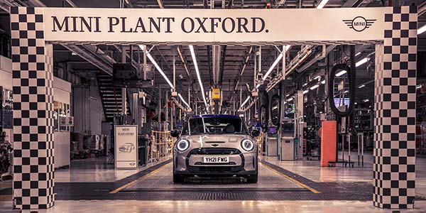 MINI 20 Jahre Produktion in Oxford und Swindon, hier MINI Cooper SE