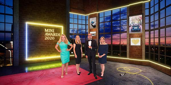 Virtuelle MINI Awards 2020: Barbara Schneberger und das MINI Deutschland Fhrungsteam (Ulrike von Mirbach, Leiterin MINI Deutschland; Rdiger Paff, Leiter Vertrieb MINI Deutschland, Susanna Eiber, Leiterin Marketing MINI Deutschland.