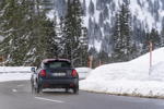 Der MINI John Cooper Works GP auf speziell entwickelten Winterreifen.