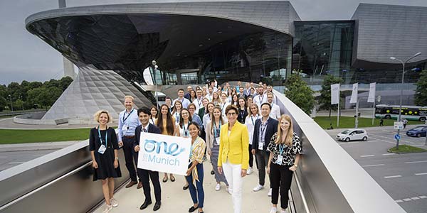 BMW Group Delegierte auf der One Young World Summit