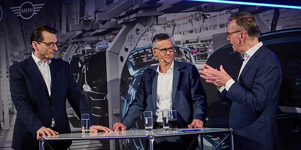 100 Jahre BMW Werk München; Produktionsvorstand Milan Nedeljkovic und Werkleiter Peter Weber im Gespräch mit Maximilian Schöberl.