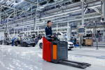 Zweites Wiederverwendungsszenario für Hochvoltbatterien in BBA-Werken: Palettenhubwagen