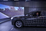 Der neue BMW i7 im Akustik-Klimapruefstand.