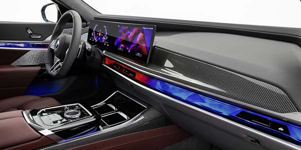Der neue BMW 760i xDrive, Interieur: neue Interaction Bar und ambiente Beleuchtung