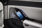 Der neue BMW 760i xDrive: neues Touch-Command in der Tr