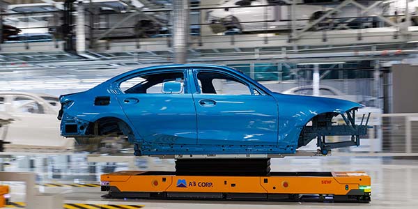 BMW Brilliance Automotive Werk Lydia in Shenyang, China: Fahrerloses Transportsystem in der Lackiererei