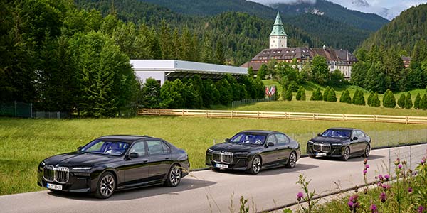 Im BMW i7 zum G7-Gipfel auf Schloss Elmau. BMW Group stellt lokal emissionsfreien Shuttle-Service für das Treffen der Staats- und Regierungschefs.