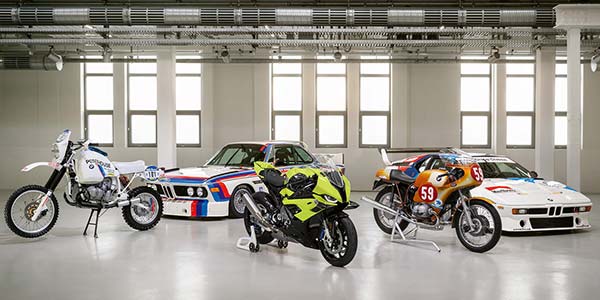 BMW M 1000 RR 50 Years M, zwischen BMW R 90 G/S Paris Dakar und BMW R 90 S Race Bike
