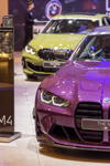 Essen Motor Show 2022: BMW M4 Competition mit BMW M Performance Parts, neben einem BMW M135i