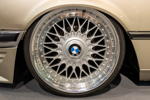 BMW 315 in der tuningXperience, Essen Motor Show 2022, auf dreiteiligen BBS 'RC090' Felgen in 7,5J x 17 Zoll, ET 15 mm