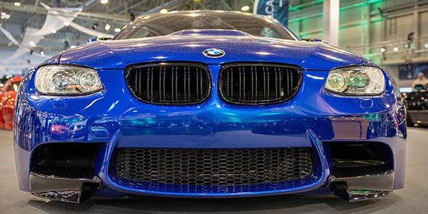 BMW 335i in der tuningXperience, Essen Motor Show 2022, in San Marino blau, mit Prior Widebody