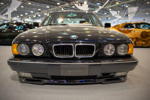 BMW 540i in der tuningXperience, Essen Motor Show 2022, mit orig. BMW M60B40 V8-Motor. 286 PS