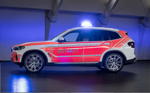 BMW auf der Interschutz 2022. Notarzt-Fahrzeug BMW X3 xDrive30e.