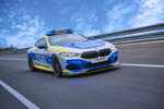 Polizei-Fahrzeug BMW M850i.