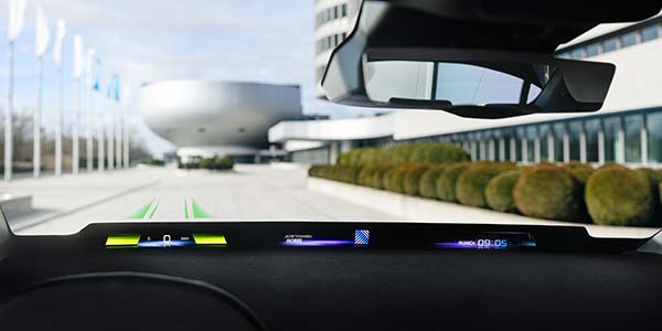 BMW Panoramic Vision – Neues Head-Up Display für die NEUE KLASSE von BMW. Fahrerseite.