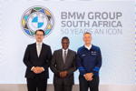 Milan Nedeljkovi?, Produktionsvorstand der BMW AG, Paul Mashatile, Vizepräsident von Südafrika, und Peter van Binsbergen, CEO BMW Group Südafrika