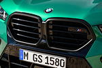 BMW X5 M Competition, BMW Niere jetzt vollstndig in Schwarz gehalten, horizontale Nierenstbe, vergrerte Modellschriftzge. 
