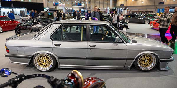 BMW 5er (E28), ausgestellt in der tuningXperience, Essen Motor Show 2023