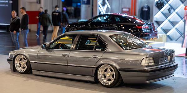 BMW 735i (Modell E38), Baujahr: 1996, ausgestellt in der tuningXperience, Essen Motor Show 2023