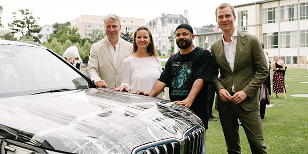 v.l.n.r.: Axel Juhre (CEO BMW Retail Outlet Frankfurt, Darmstadt, Kassel), Céline Cettier (BMW Group Kulturengagement), Marc Brandenburg (Künstler) und Philipp Demandt (Direktor, Städel Museum).