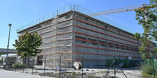 Halle mit Geschichte: Einst fr eine Wiederaufbereitungsanlage vorgesehen, wird das Gebude 80 nun zum Symbol des BMW Group Standorts Wackersdorf.