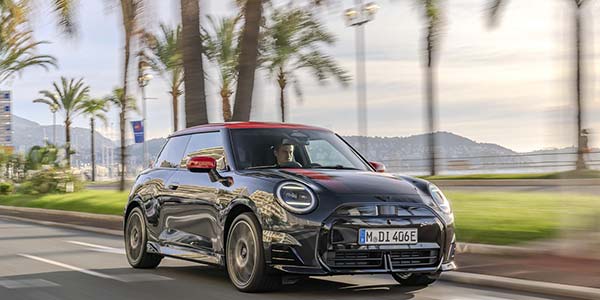 MINI Cooper SE im John Cooper Works Trim
