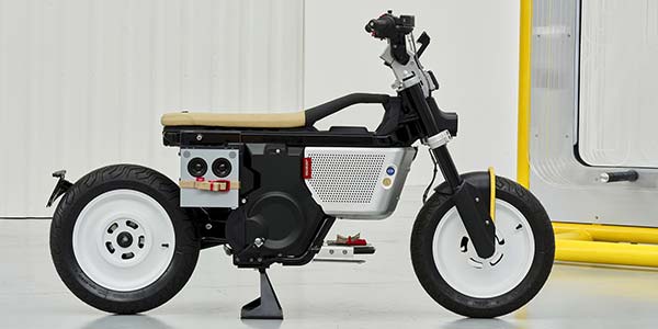 BMW CE 02 x VAGABUND.