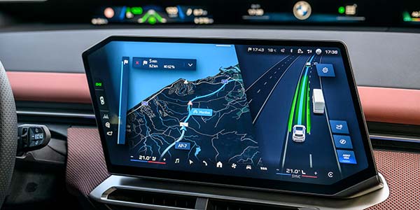 Der neue BMW iX3 50 xDrive � automatisiertes Fahren mit dem BMW Autobahnassistent (12/2025)