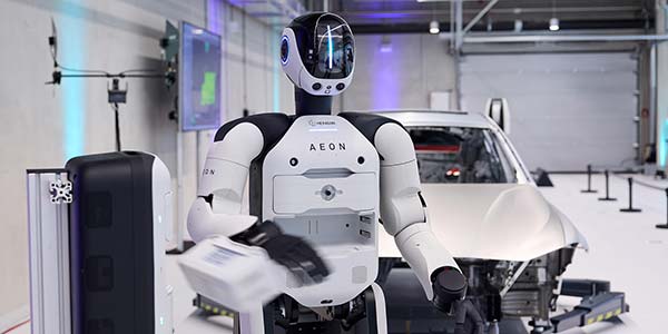 Humanoider Roboter AEON bei der BMW Group.