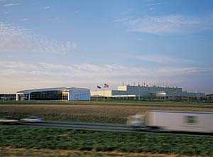 Stationen einer Entwicklung, 1995: BMW erffnet in Spartanburg, South Carolina sein erstes Automobilwerk in Amerika (03/2002)