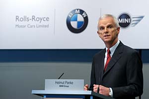Vorstandsvorsitzender Dr. Hemlut Panke auf der BMW Bilanzpressekonferenz 2004