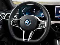 Der neue BMW i4 und das neue BMW 4er Gran Coup. Facelift 2024. Anzeige- und Bediensystem, Connectivity.