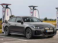 Der neue BMW i4 und das neue BMW 4er Gran Coup. Facelift 2024. Ladelsungen von BMW Charging.