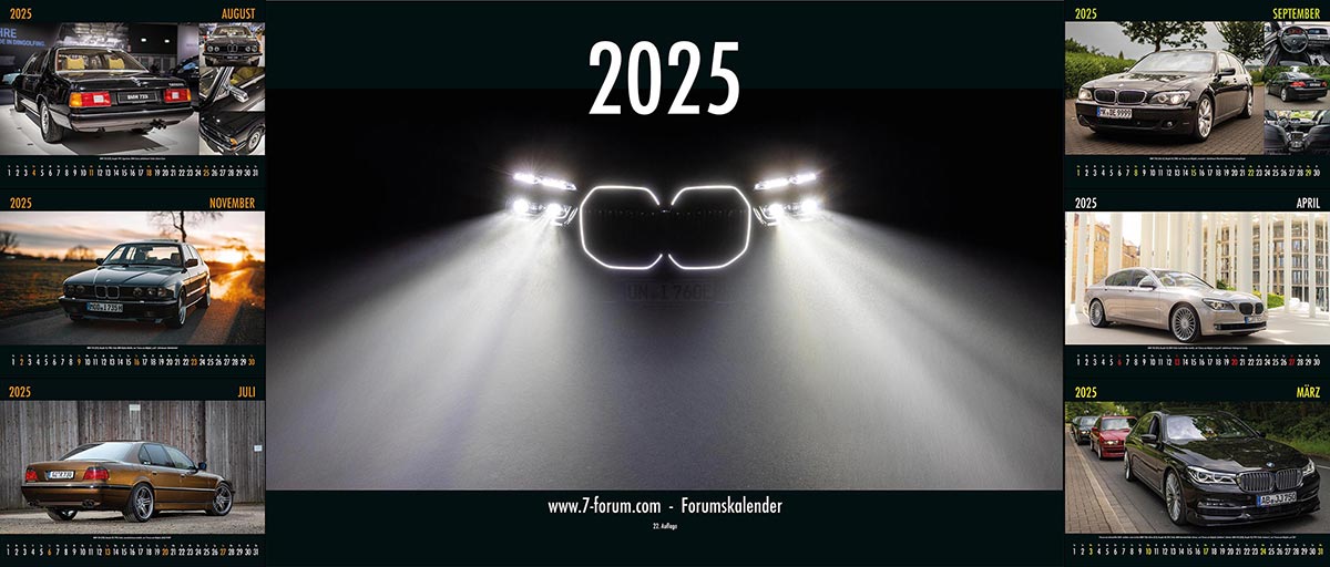 Titel-Collage des 2025iger 7-forum.com Wandkalenders mit dem Titelbild in der Mitte in groß: es zeigt den BMW i7 xDrive60 (G70) von Kalendermacher Christian im Nebel.