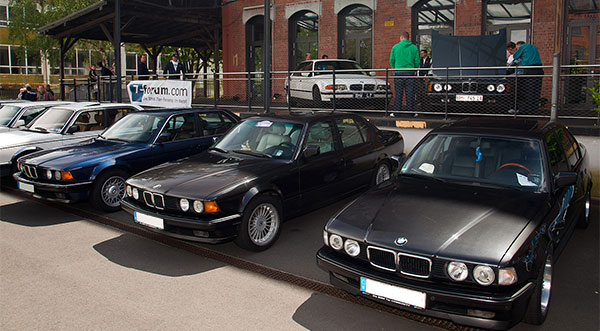 BMW 7er Parkplatz in der Klassikstadt in Frankfurt
