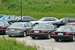 BMW 7er-Parkplatz von der Seite gesehen