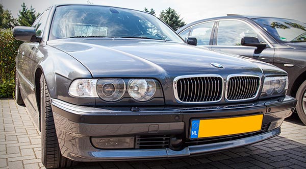 Besuch aus den Niederlanden beim Rhein-Ruhr-Stammtisch im August 2016: BMW 750iL (E38) aus dem Baujahr 2000 mit besonders guter Ausstattung.