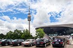 7-forum.com Jahrestreffen 2016: BMW 7er-Reihe vor dem BMW Museum, im Hintergrund BMW Welt und Olympiaturm.