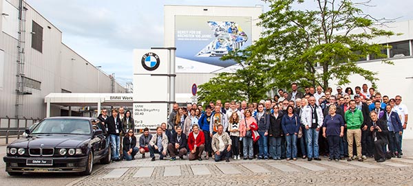 Gruppenfoto der Teilnehmer an der Werksbesichtigung im BMW Werk in Dingolfing