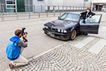 BMW Werk in Dingolfing: Foto-Shooting mit einem BMW Mitarbeiter aus der Presse Abteilung, mit Daniel ('Swordy') und seinem 750iL (E32).
