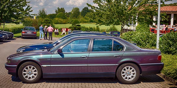 Hingucker: der BMW 740i Individual (E38) von Alfons ('A7fons') in Skarabäusgrün metallic
