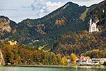 Alpsee mit Schloss Neuschwanstein (rechts) und Schloss Schwangau